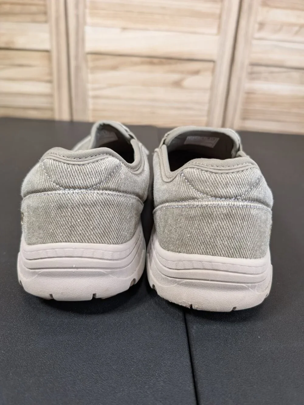 Skechers Men's Slip-On Casual Sneakers in Light Gray Canvas Size 11